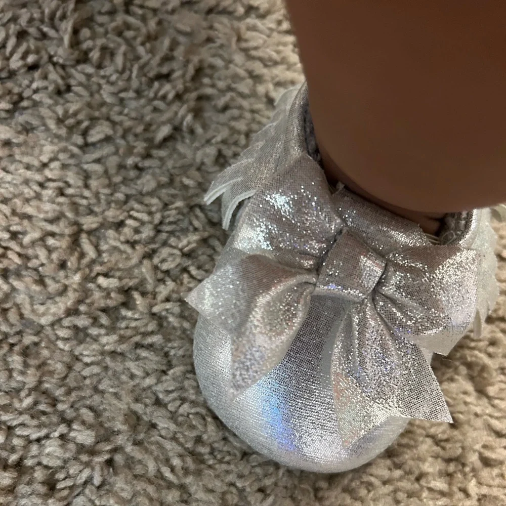 Silver metallic shimmer Sherpa lined moccasins‎